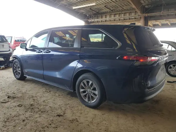 5TDKRKECXMS068967 2021 TOYOTA SIENNA - Image 2