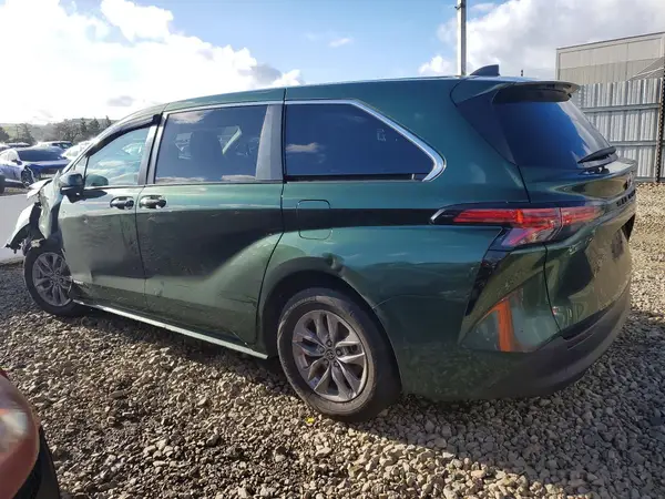5TDKRKECXMS070007 2021 TOYOTA SIENNA - Image 2