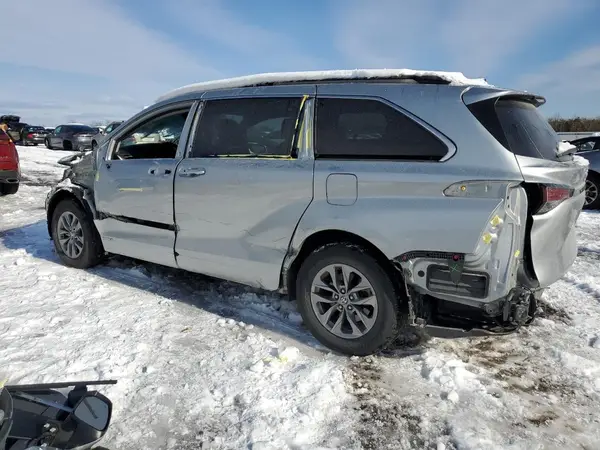 5TDKRKECXMS070833 2021 TOYOTA SIENNA - Image 2