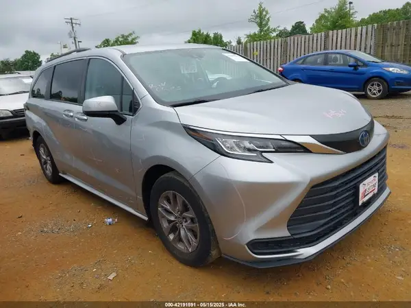 5TDKRKECXNS084362 2022 TOYOTA SIENNA - Image 1