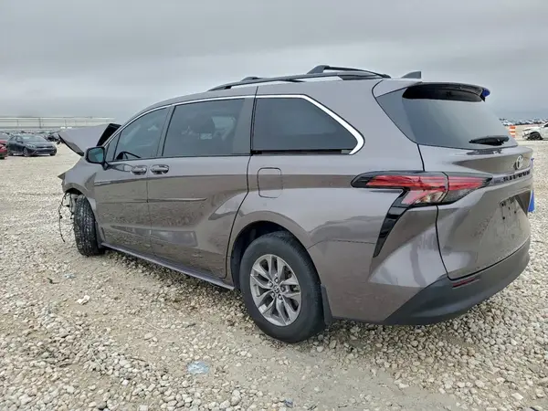 5TDKRKECXNS086225 2022 TOYOTA SIENNA - Image 2