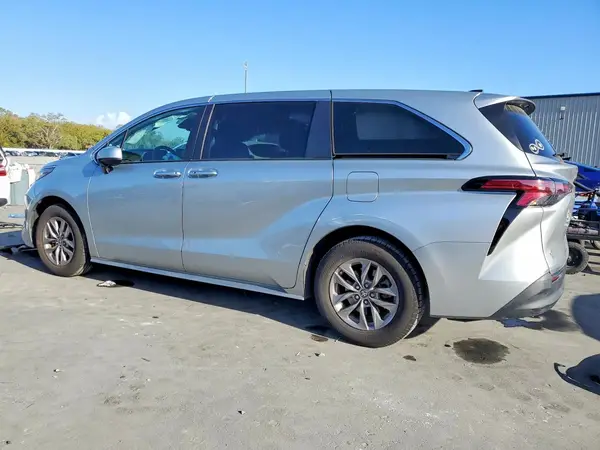 5TDKRKECXNS089805 2022 TOYOTA SIENNA - Image 2