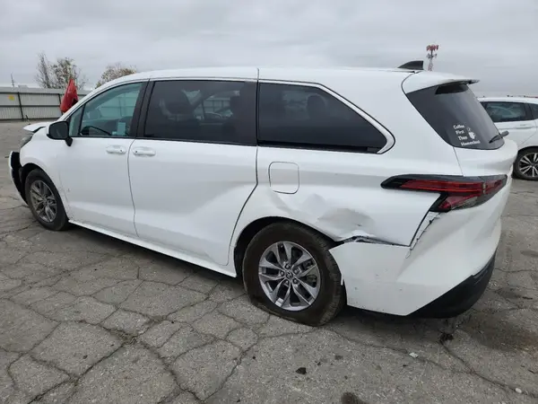 5TDKRKECXNS102875 2022 TOYOTA SIENNA - Image 2