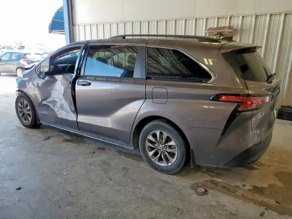 5TDKRKECXNS103945 2022 TOYOTA SIENNA - Image 2
