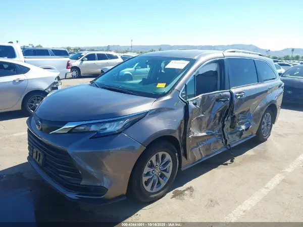 5TDKRKECXNS109602 2022 TOYOTA SIENNA - Image 2