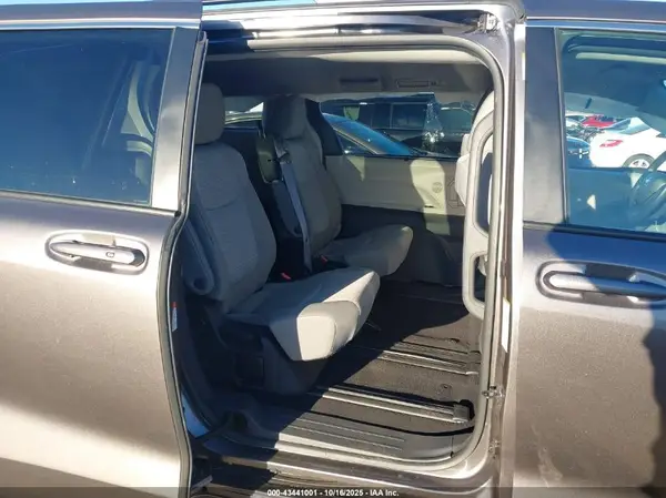 5TDKRKECXNS109602 2022 TOYOTA SIENNA - Image 8