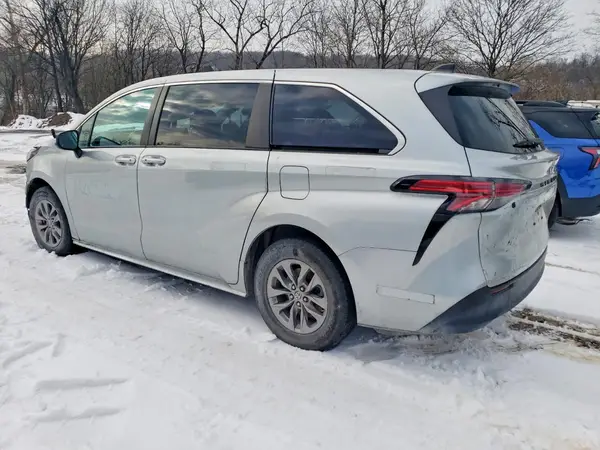 5TDKRKECXNS116257 2022 TOYOTA SIENNA - Image 2