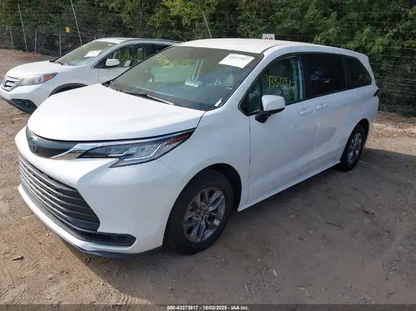 5TDKRKECXNS121264 2022 TOYOTA SIENNA - Image 2