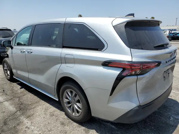 5TDKRKECXNS123080 2022 TOYOTA SIENNA - Image 2