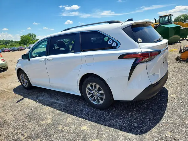 5TDKRKECXNS126626 2022 TOYOTA SIENNA - Image 2