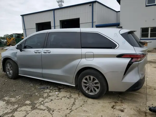 5TDKRKECXNS128831 2022 TOYOTA SIENNA - Image 2
