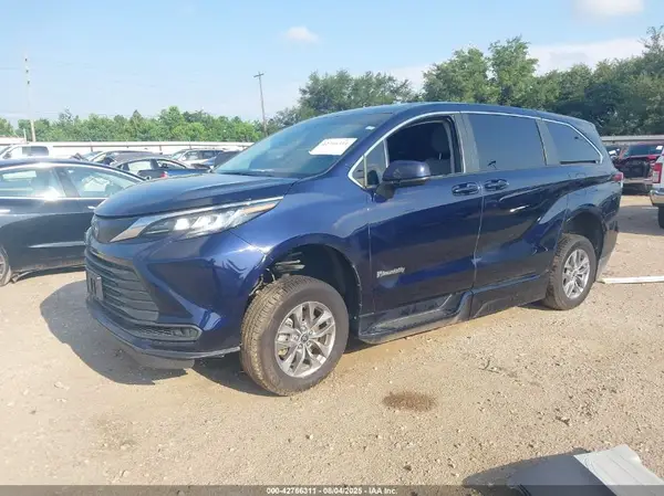 5TDKRKECXNS129204 2022 TOYOTA SIENNA - Image 2