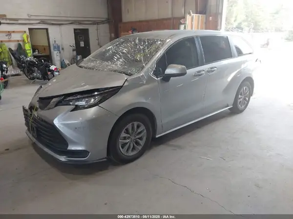 5TDKRKECXPS165655 2023 TOYOTA SIENNA - Image 2