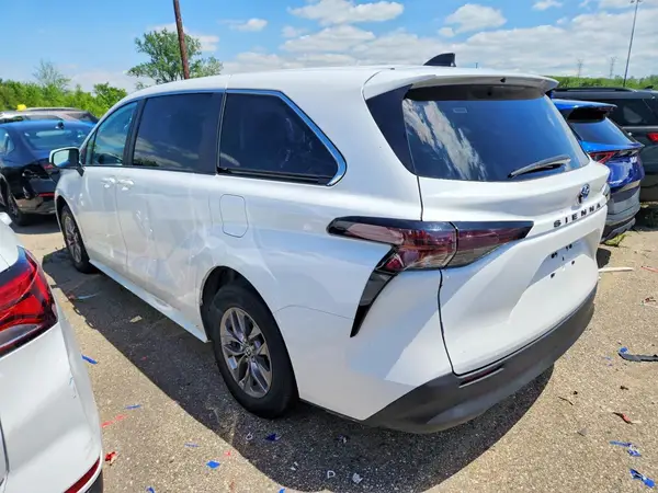 5TDKRKECXRS188016 2024 TOYOTA SIENNA - Image 2