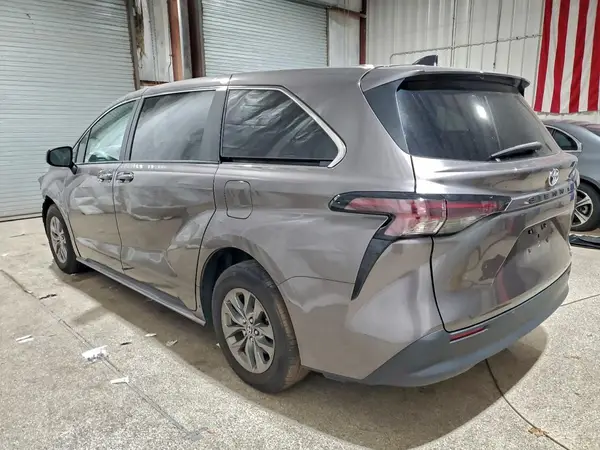 5TDKRKECXRS199274 2024 TOYOTA SIENNA - Image 2