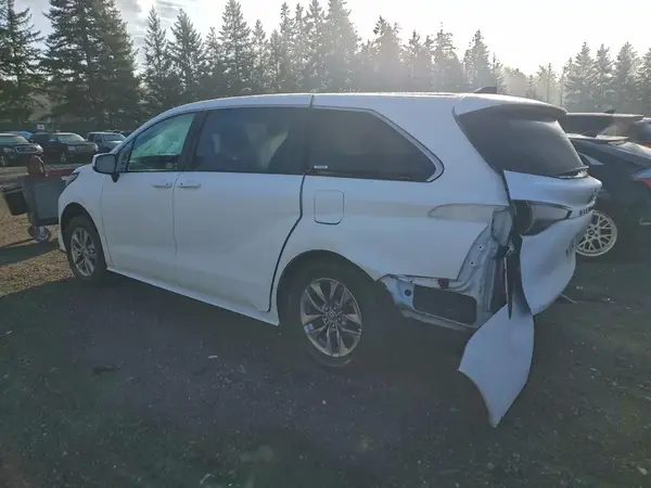 5TDKRKECXRS200956 2024 TOYOTA SIENNA - Image 2
