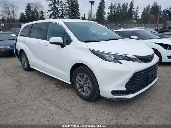 5TDKRKECXRS202772 2024 TOYOTA SIENNA - Image 1