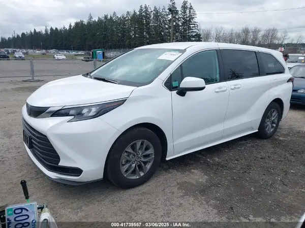 5TDKRKECXRS202772 2024 TOYOTA SIENNA - Image 2