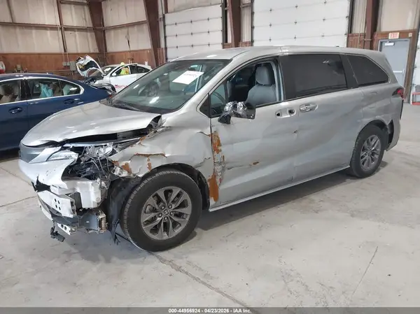 5TDKRKECXRS203579 2024 TOYOTA SIENNA - Image 2