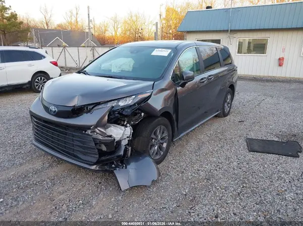 5TDKRKECXRS210497 2024 TOYOTA SIENNA - Image 2
