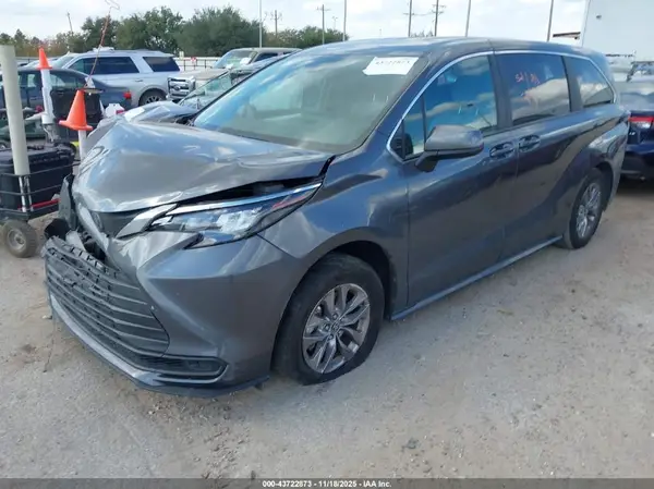 5TDKRKECXSS242792 2025 TOYOTA SIENNA - Image 2