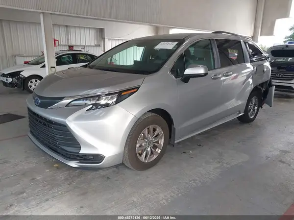 5TDKRKECXSS260144 2025 TOYOTA SIENNA - Image 2