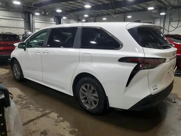 5TDKRKECXSS289286 2025 TOYOTA SIENNA - Image 2