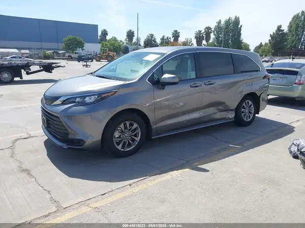 5TDKRKECXTS301681 2026 TOYOTA SIENNA - Image 2