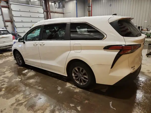 5TDKSKFC0MS001166 2021 TOYOTA SIENNA - Image 2