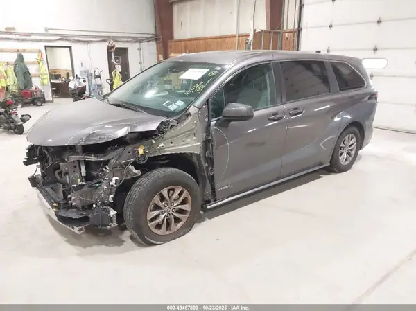 5TDKSKFC0MS009588 2021 TOYOTA SIENNA - Image 2