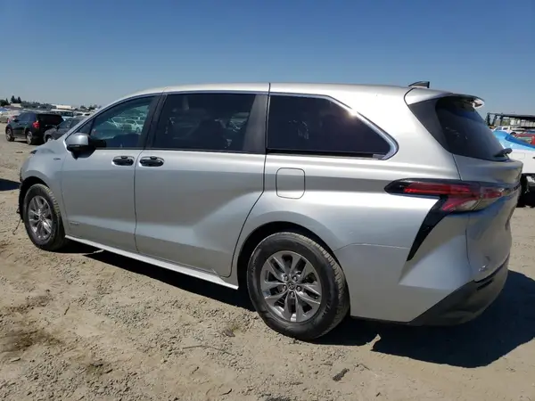 5TDKSKFC0MS022096 2021 TOYOTA SIENNA - Image 2