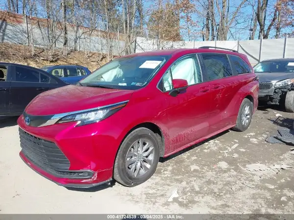 5TDKSKFC0NS047842 2022 TOYOTA SIENNA - Image 2