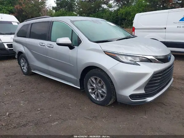 5TDKSKFC0NS049431 2022 TOYOTA SIENNA - Image 1