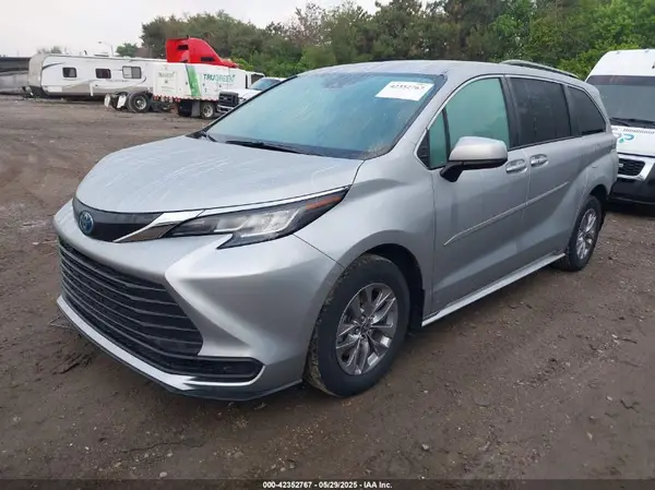 5TDKSKFC0NS049431 2022 TOYOTA SIENNA - Image 2