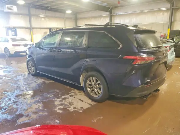 5TDKSKFC0NS050143 2022 TOYOTA SIENNA - Image 2