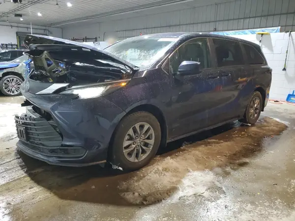 5TDKSKFC0NS066813 2022 TOYOTA SIENNA - Image 1