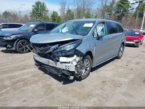 5TDKSKFC0NS067525 2022 TOYOTA SIENNA - Image 2