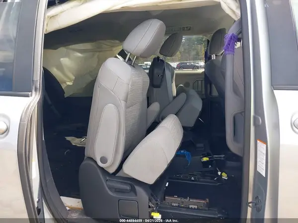 5TDKSKFC0NS067525 2022 TOYOTA SIENNA - Image 8