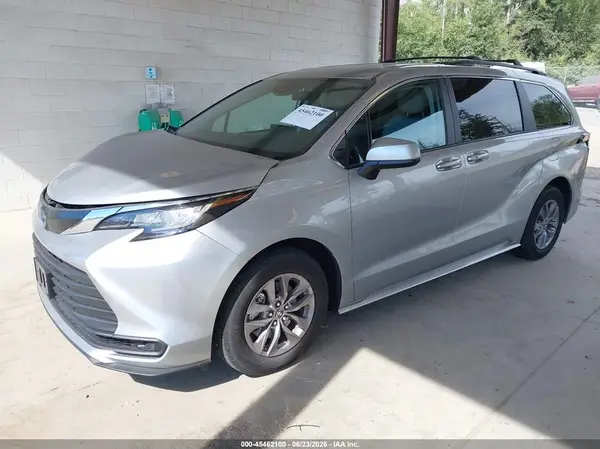 5TDKSKFC0NS070053 2022 TOYOTA SIENNA - Image 2