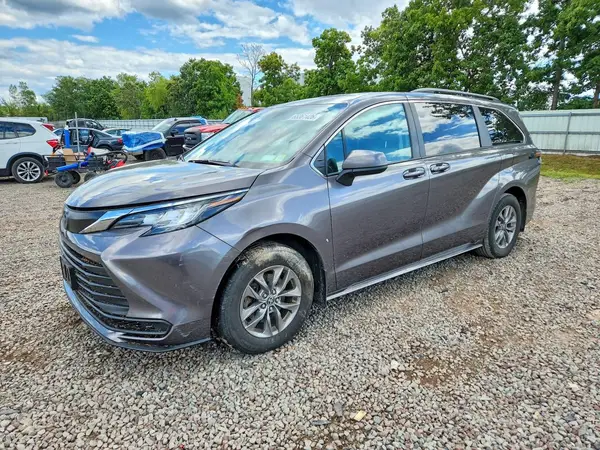 5TDKSKFC0NS072630 2022 TOYOTA SIENNA - Image 1