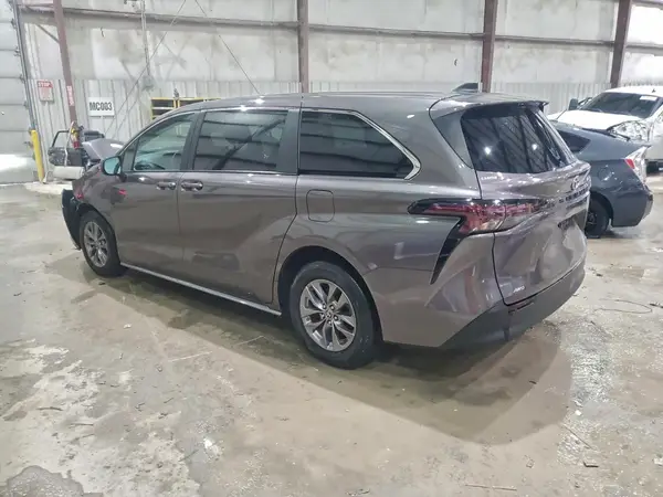 5TDKSKFC0PS105239 2023 TOYOTA SIENNA - Image 2