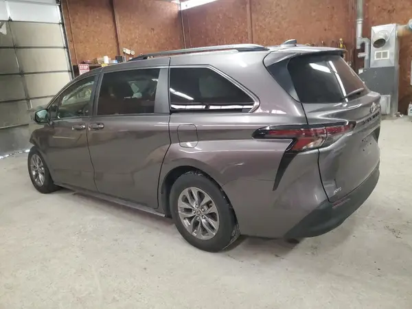 5TDKSKFC0RS111576 2024 TOYOTA SIENNA - Image 2