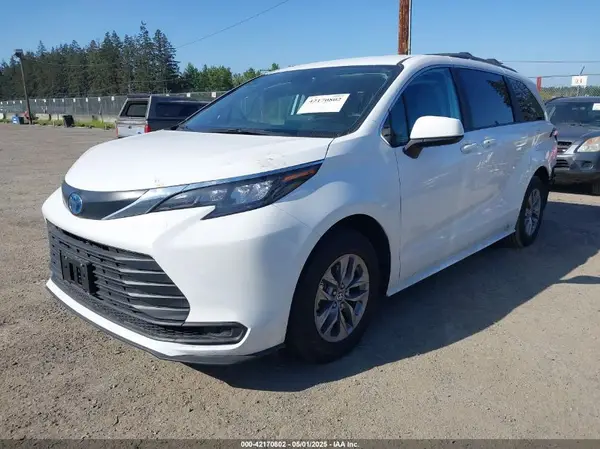 5TDKSKFC0RS148644 2024 TOYOTA SIENNA - Image 2