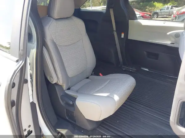 5TDKSKFC0SS178877 2025 TOYOTA SIENNA - Image 8