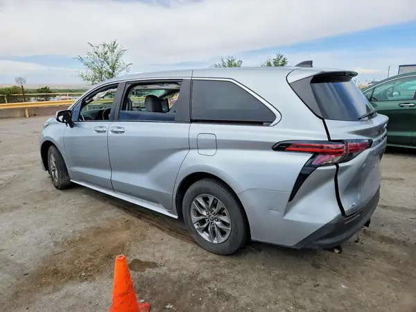 5TDKSKFC1MS003735 2021 TOYOTA SIENNA - Image 2