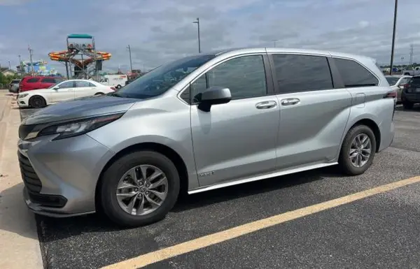 5TDKSKFC1MS035875 2021 TOYOTA SIENNA - Image 2