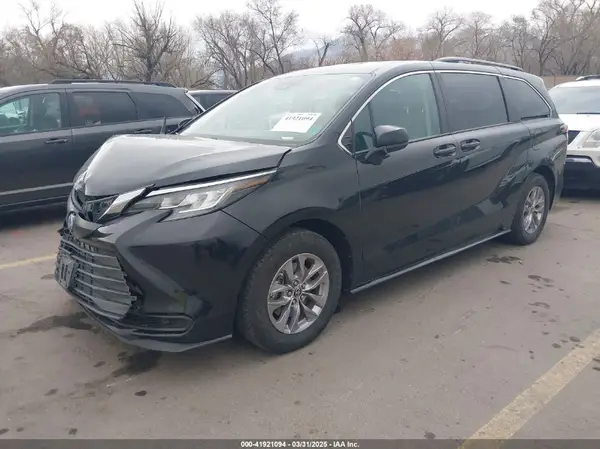 5TDKSKFC1NS042455 2022 TOYOTA SIENNA - Image 2