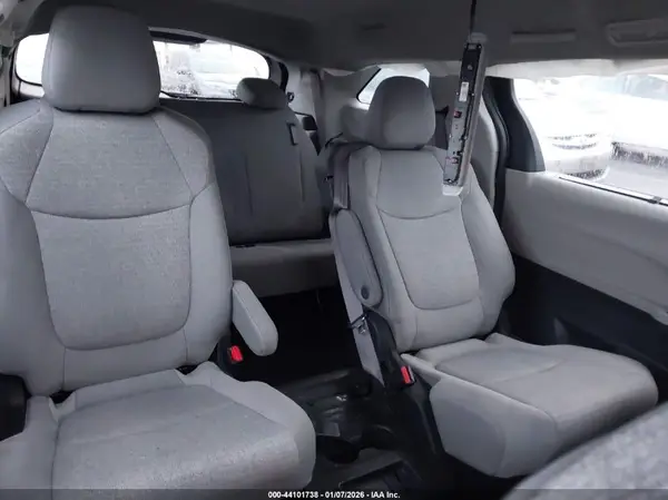 5TDKSKFC1NS045744 2022 TOYOTA SIENNA - Image 8
