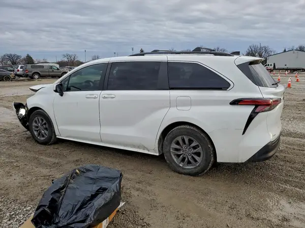 5TDKSKFC1NS057991 2022 TOYOTA SIENNA - Image 2