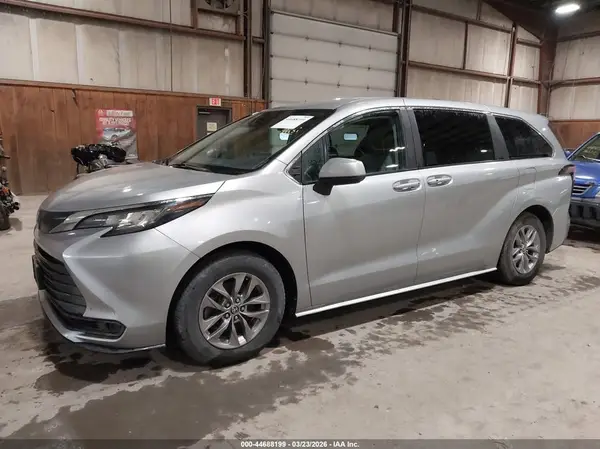 5TDKSKFC1NS062933 2022 TOYOTA SIENNA - Image 2